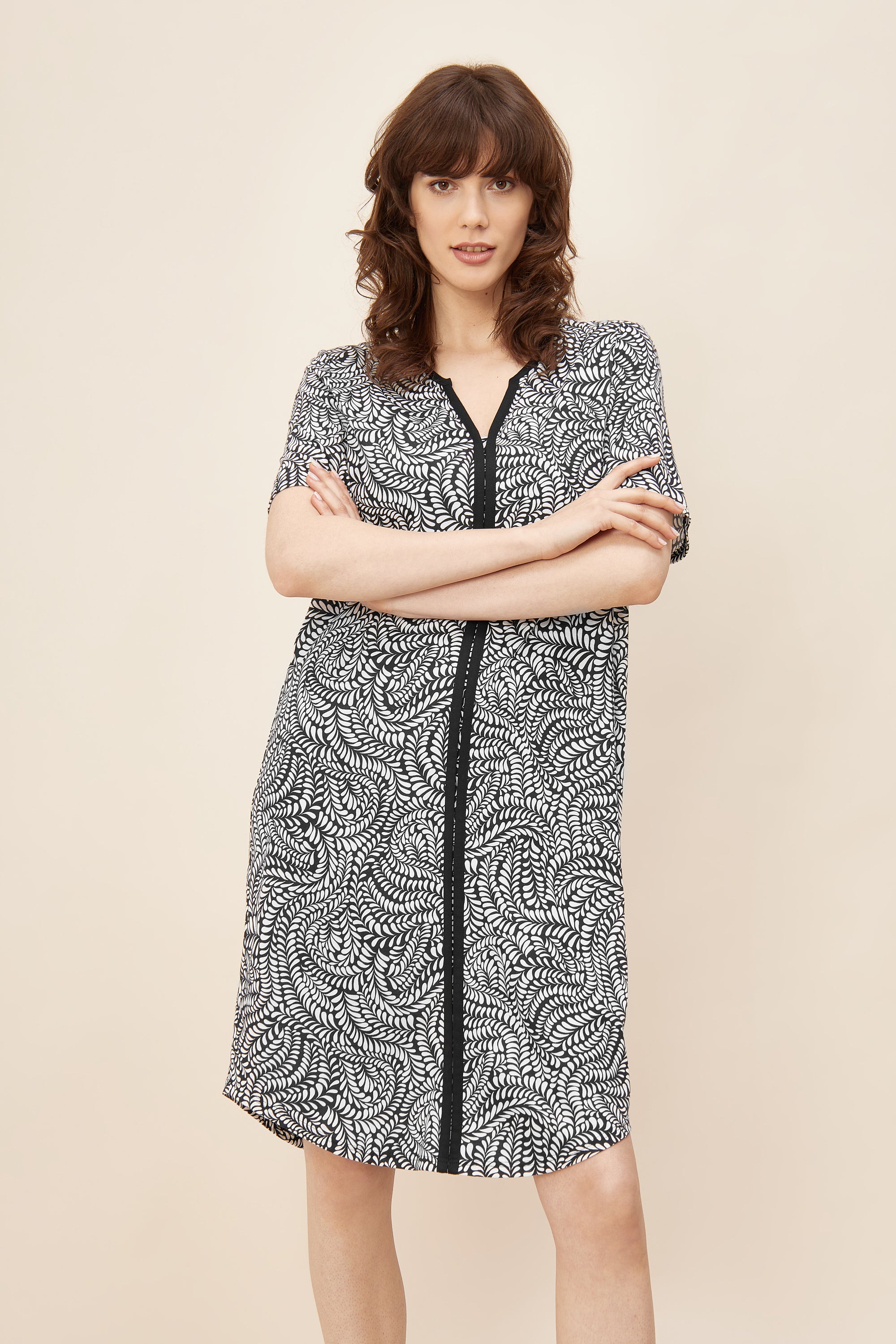 Rosch Night Dress, 1/2 Sleeve, Round Neck Black And Whi (1223106) Ornamental Leaves