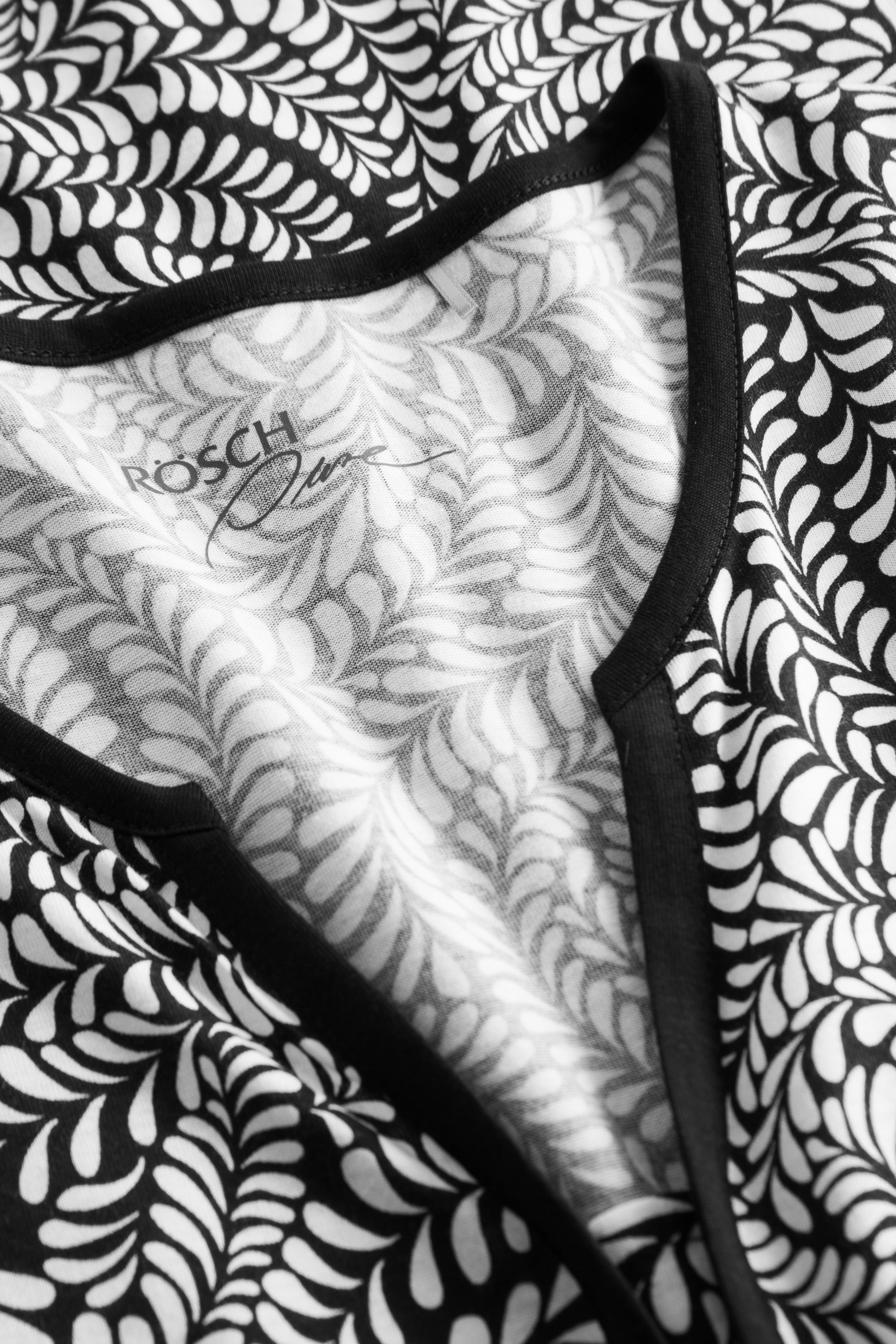 Rosch Night Dress, 1/2 Sleeve, Round Neck Black And Whi (1223106) Ornamental Leaves
