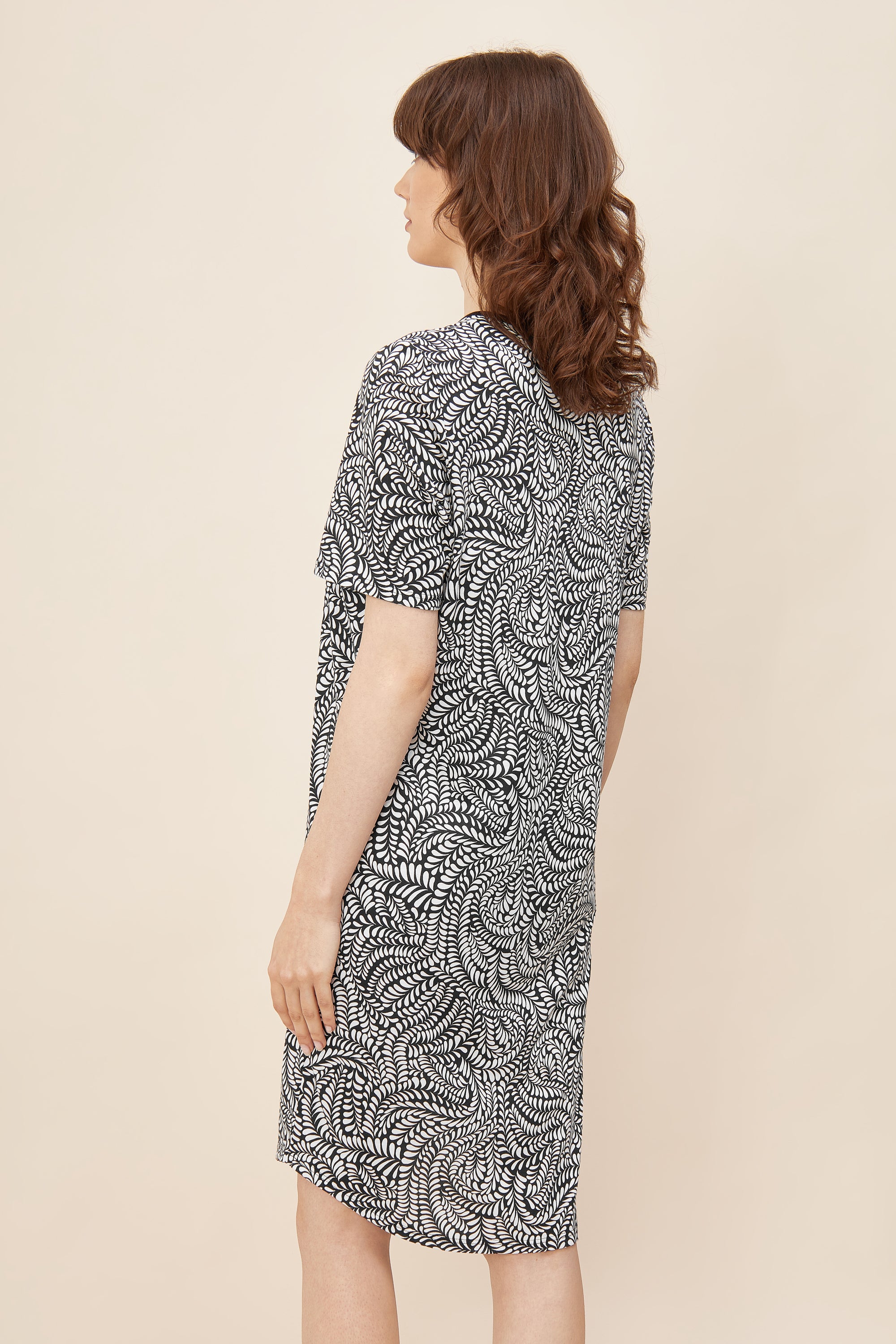 Rosch Night Dress, 1/2 Sleeve, Round Neck Black And Whi (1223106) Ornamental Leaves