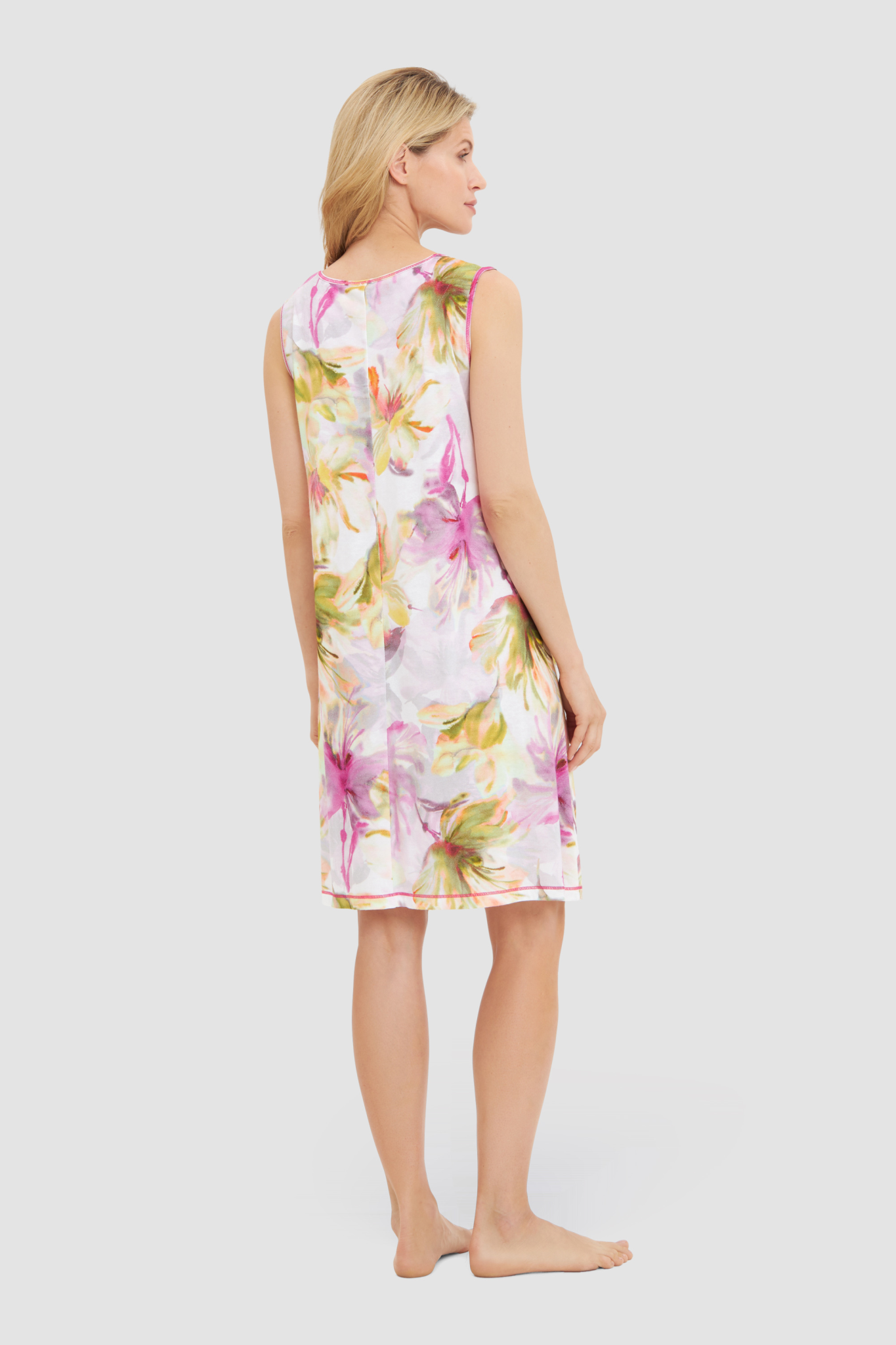 Rösch Nightgown back view in Romantic Flower