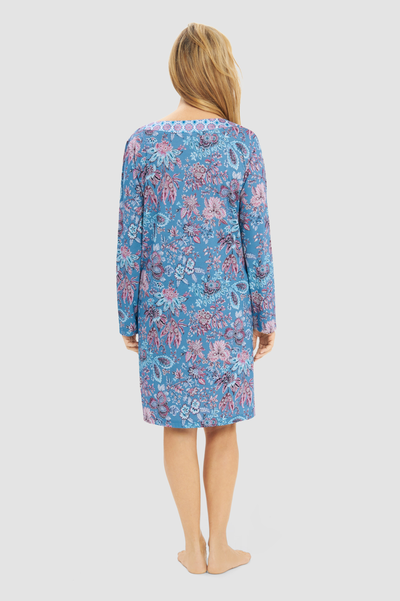 Rösch Nightgown back view in Ornamental Print