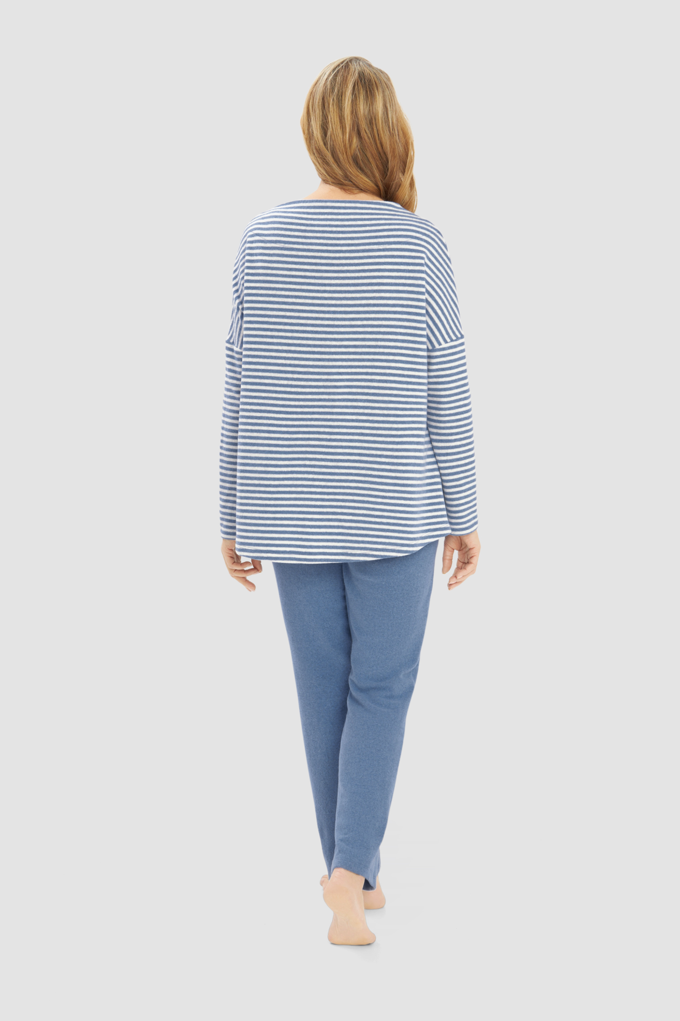 Rösch Lounge Set back view in Ringlet Blue