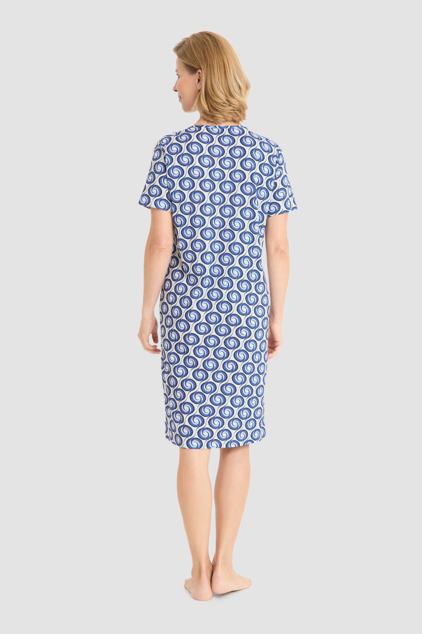 Rösch Nightgown back view in Dynamic Print