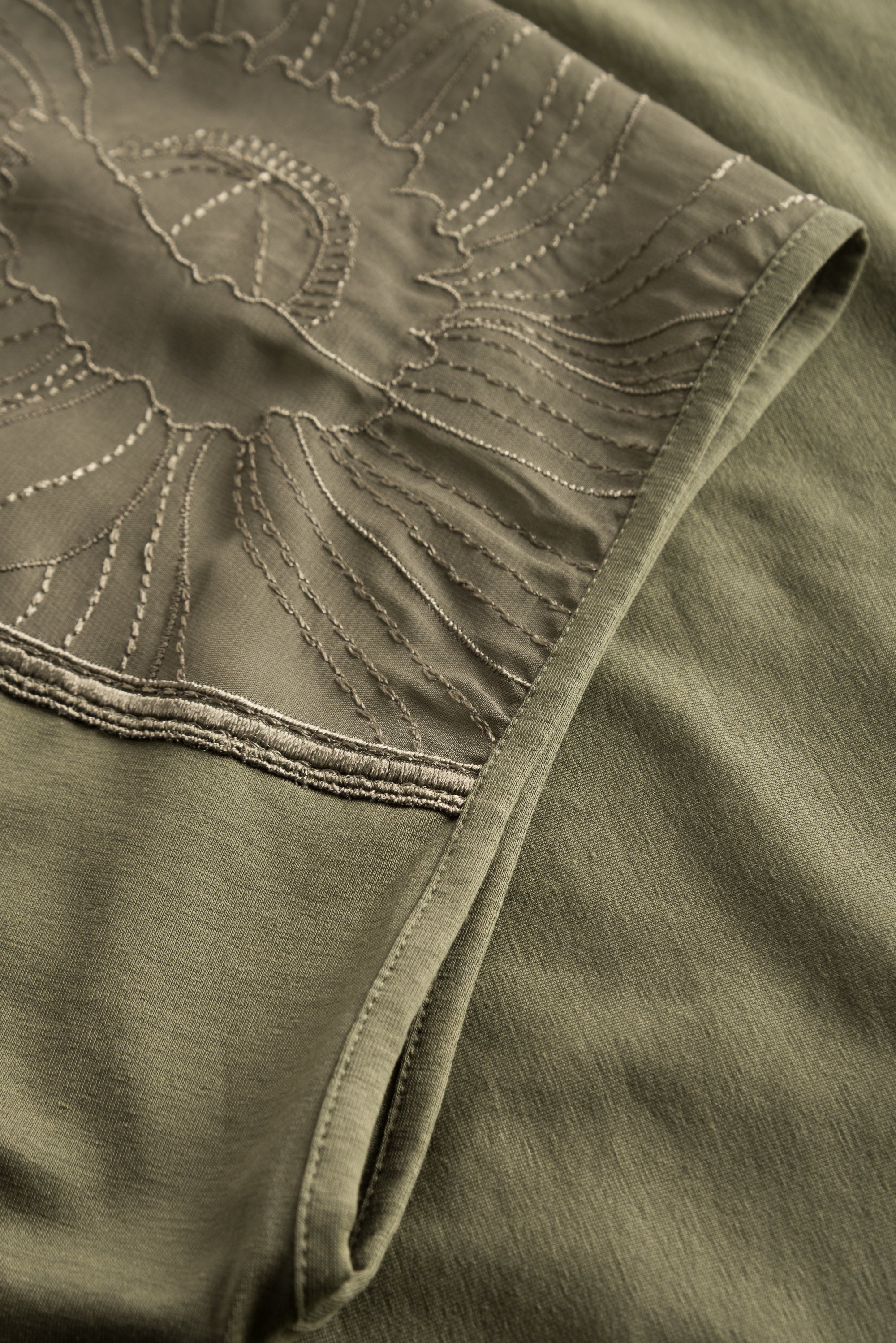 Feraud Night Dress, Overcut, V-Neck Finest Lace (3221004) Khaki