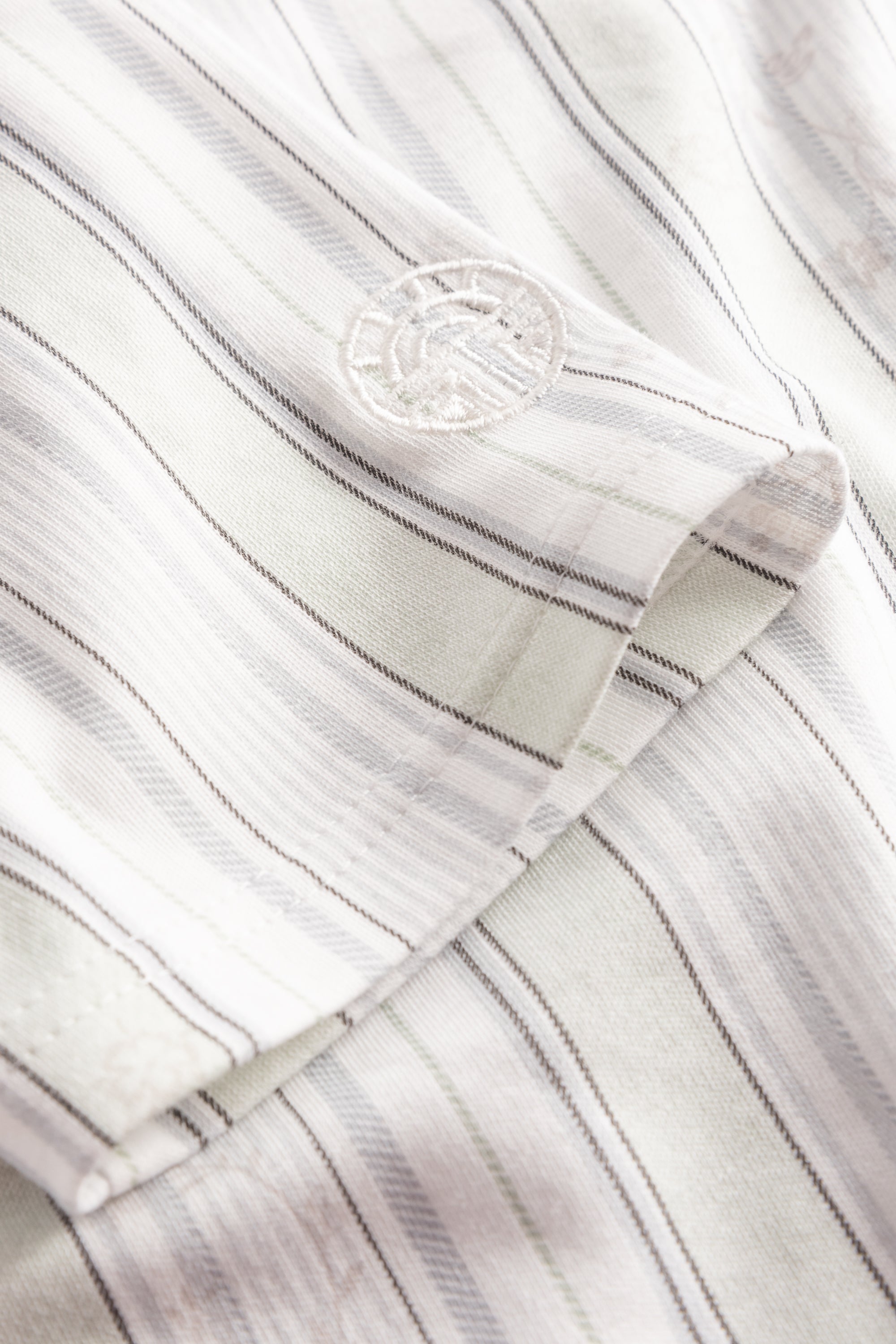 Feraud Night Dress, 1/1 Sleeve, V-Neck Flower Stripe (3221108) Flower Stripe