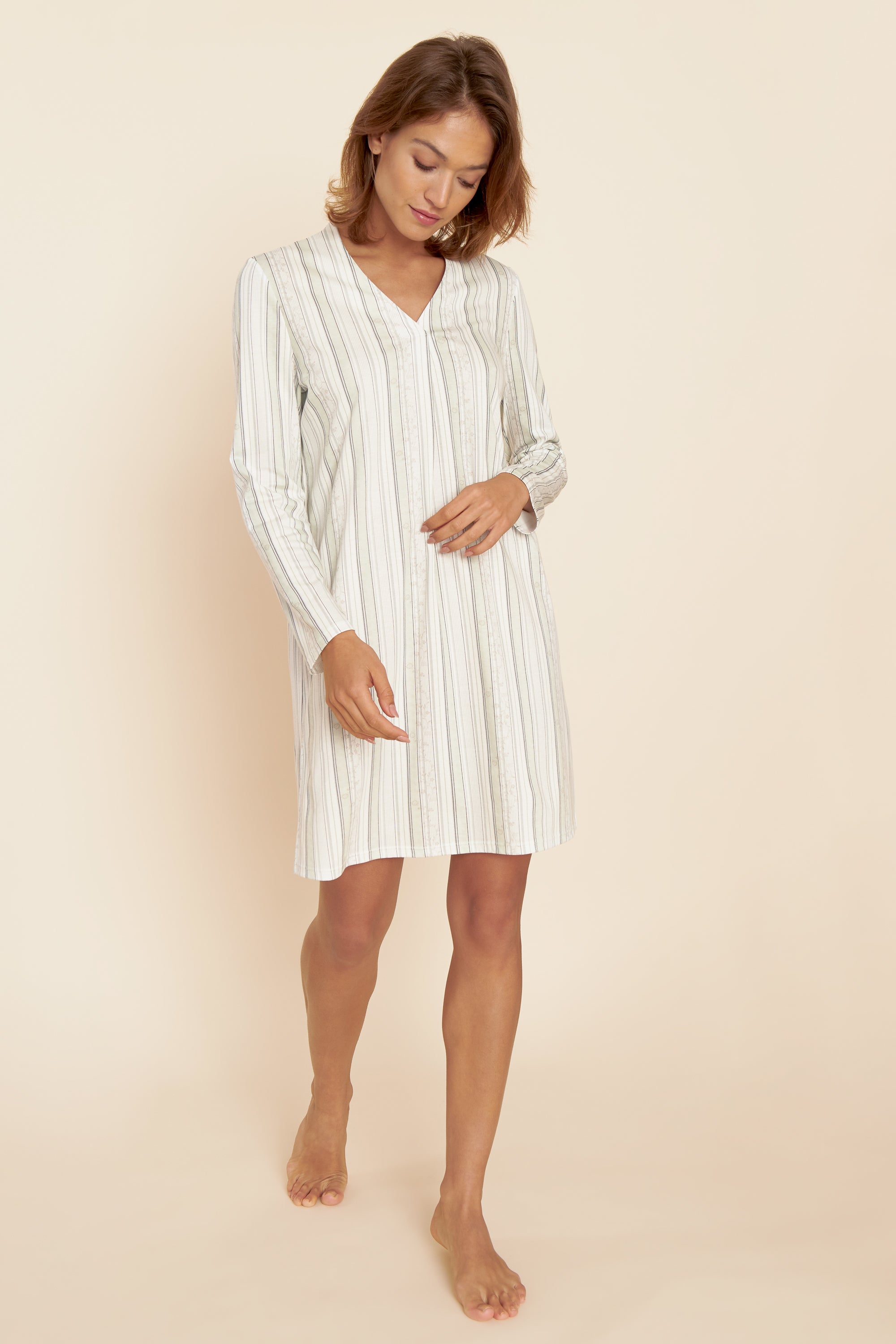 Feraud Night Dress, 1/1 Sleeve, V-Neck Flower Stripe (3221108) Flower Stripe