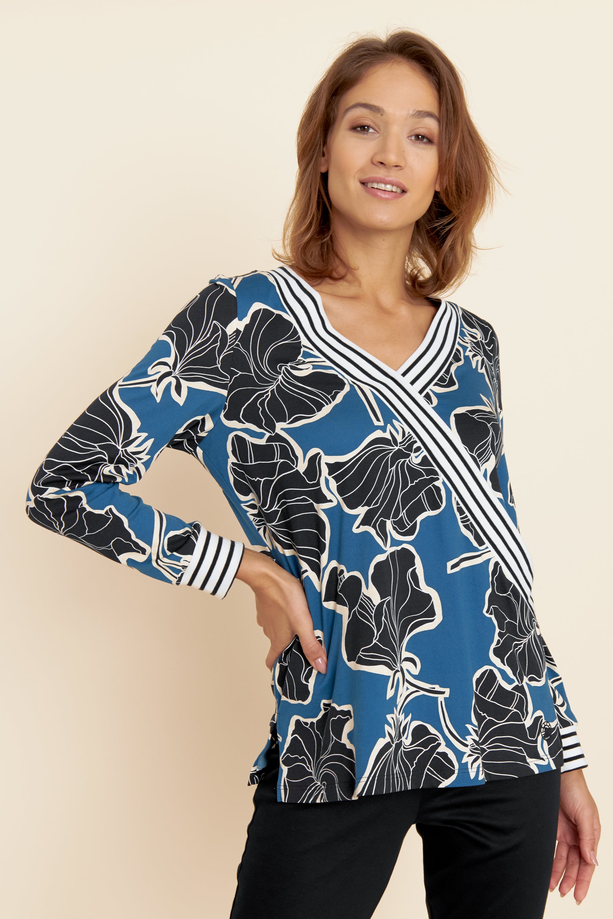 Feraud Pajama, 1/1 Sleeve, Pants 1/1, V-Neck Coutur (3221186) Modern Flower