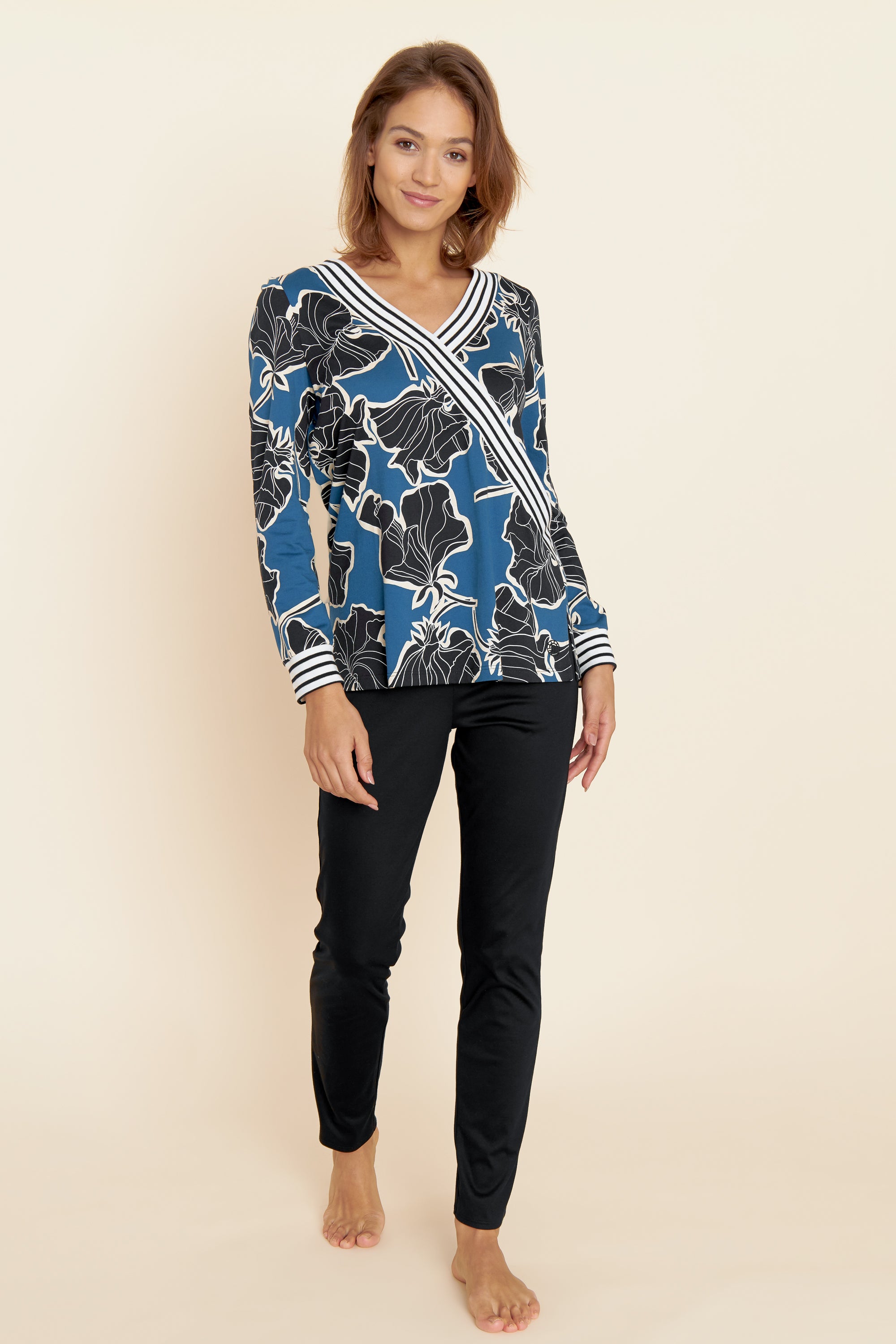 Feraud Pajama, 1/1 Sleeve, Pants 1/1, V-Neck Coutur (3221186) Modern Flower