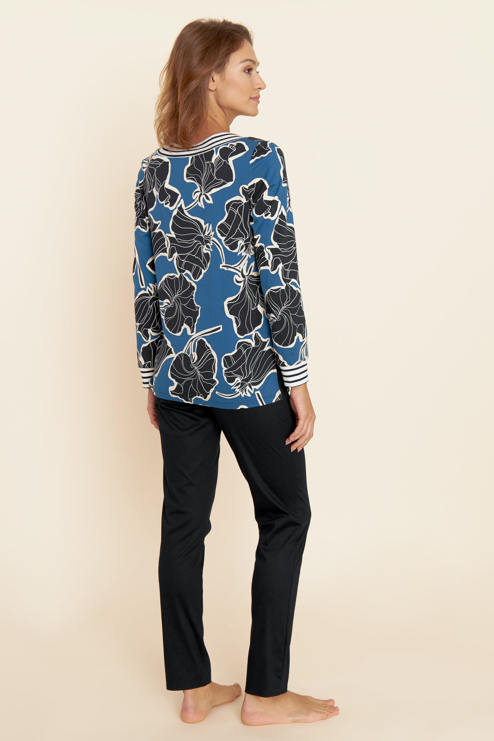 Feraud Pajama, 1/1 Sleeve, Pants 1/1, V-Neck Coutur (3221186) Modern Flower