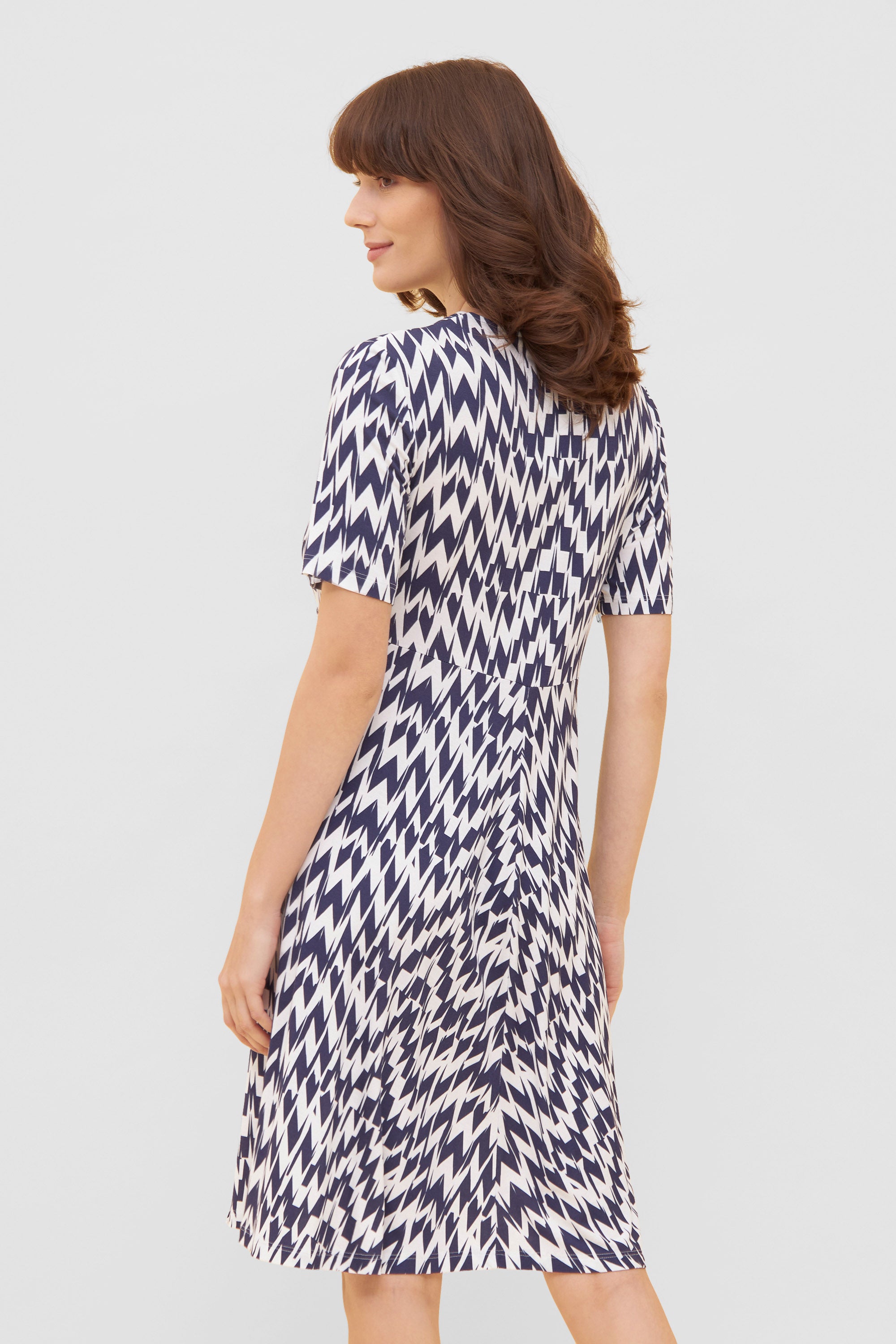 Feraud Beach Dress, 1/2 Sleeve, V-Neck Graphic (3235122) Graphic Minimal