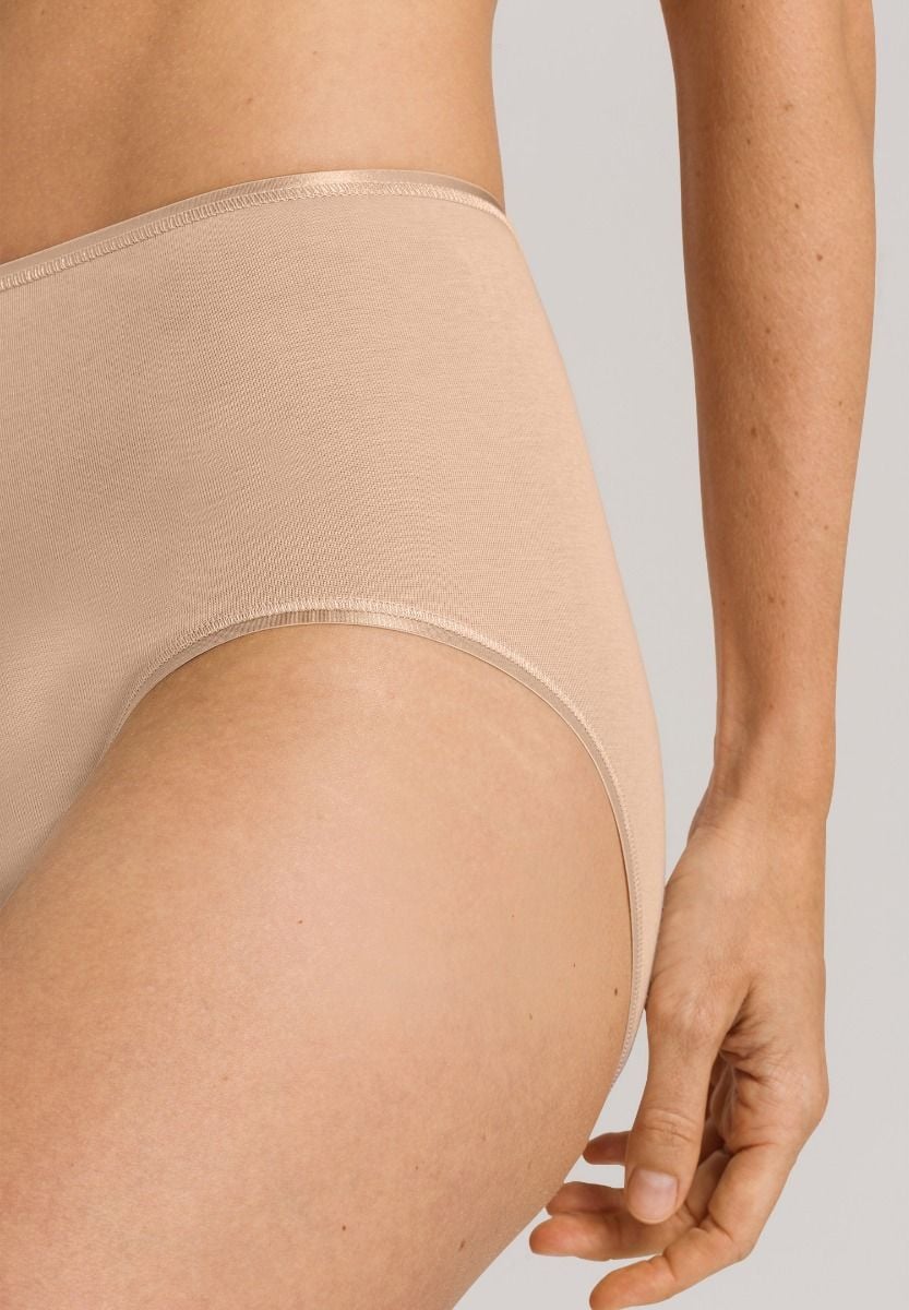 Hanro Basic Cotton Seamless Cotton Seamless Maxi Briefs (071625) Beige