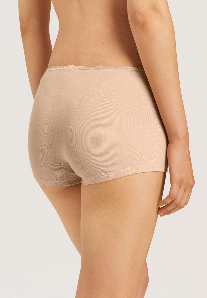 Hanro Basic Cotton Seamless Cotton Seamless Shortleg Pants (071631) Beige