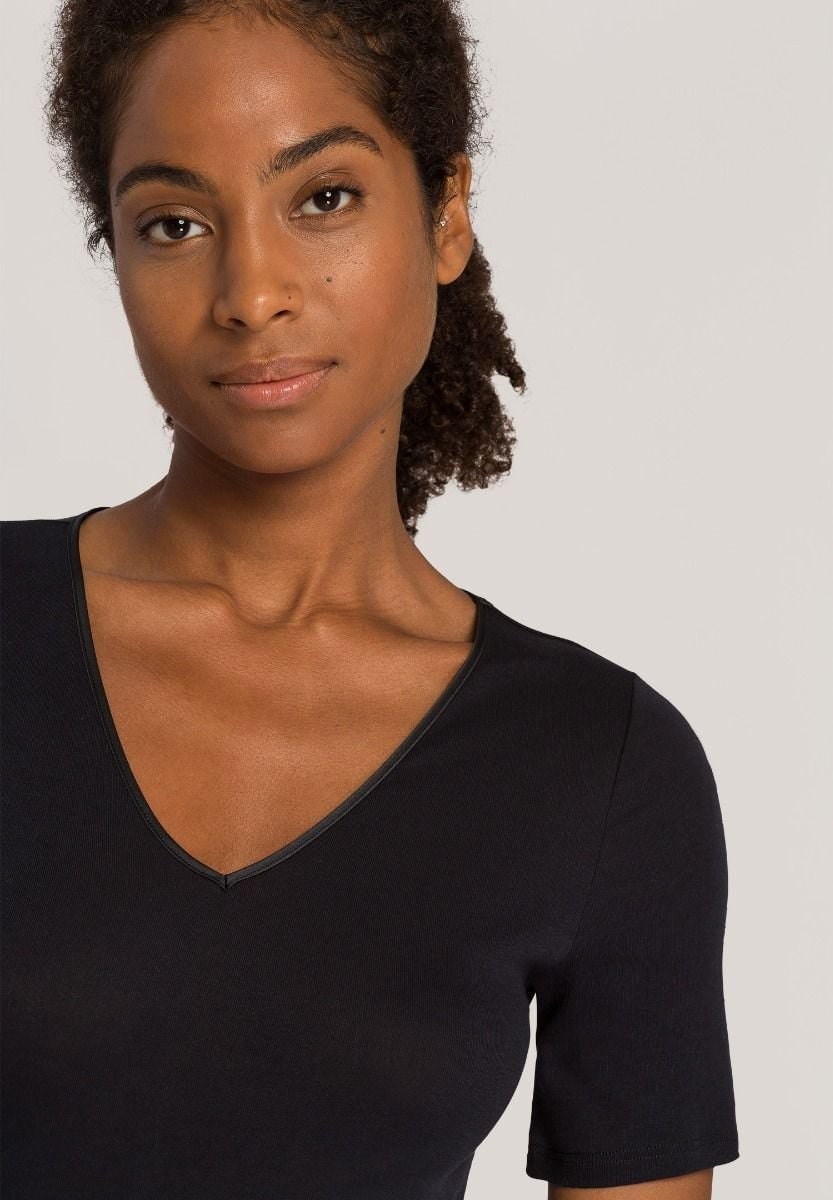 Hanro Basic Cotton Seamless Cotton Seamless Short Sleeve Shirt (071603) Black