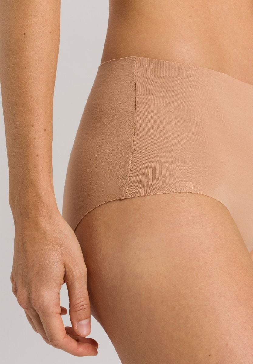 Hanro Basic Invisible Cotton Invisible Cotton Maxi Briefs (071228) Beige