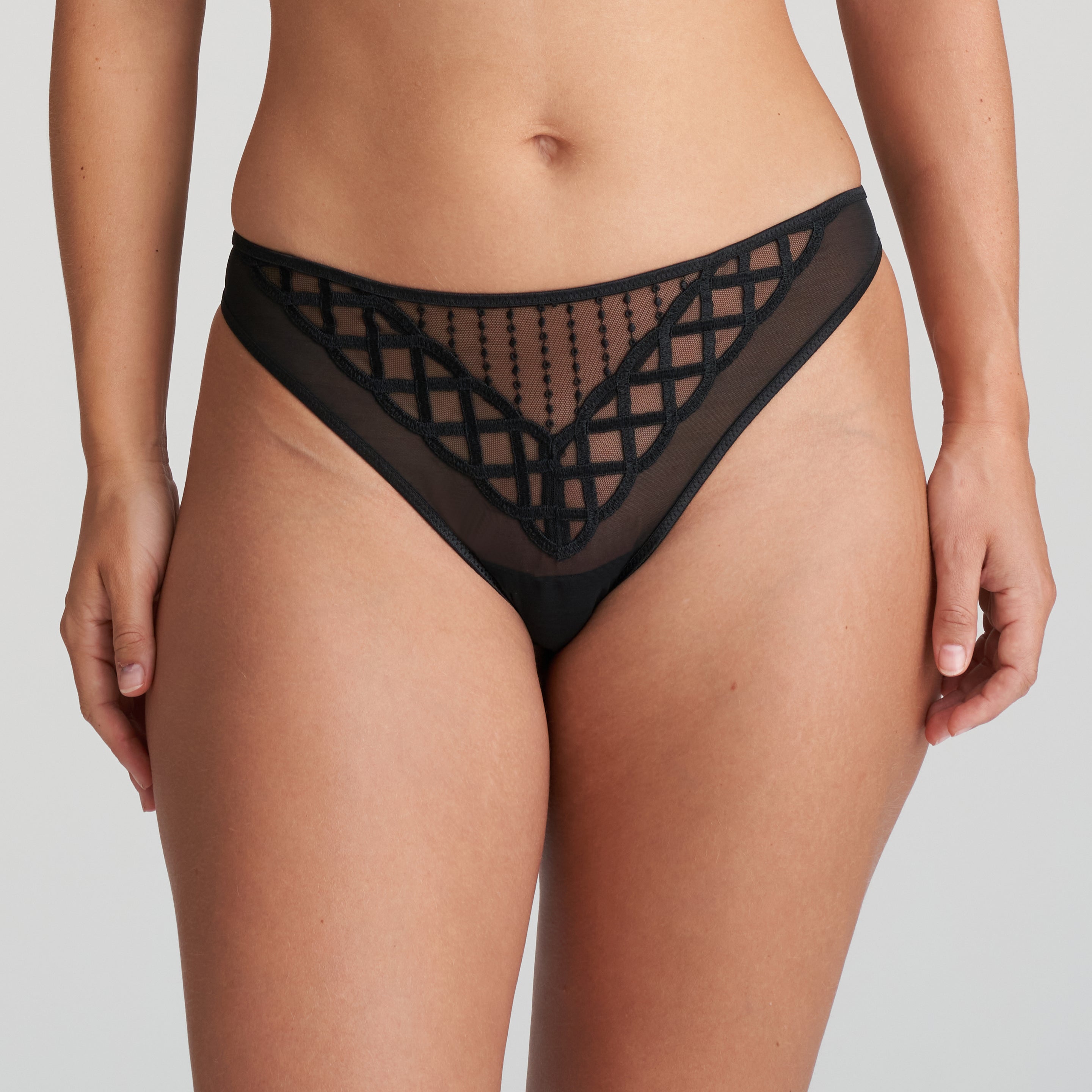 Marie Jo Jhana Thong (0602790) Black