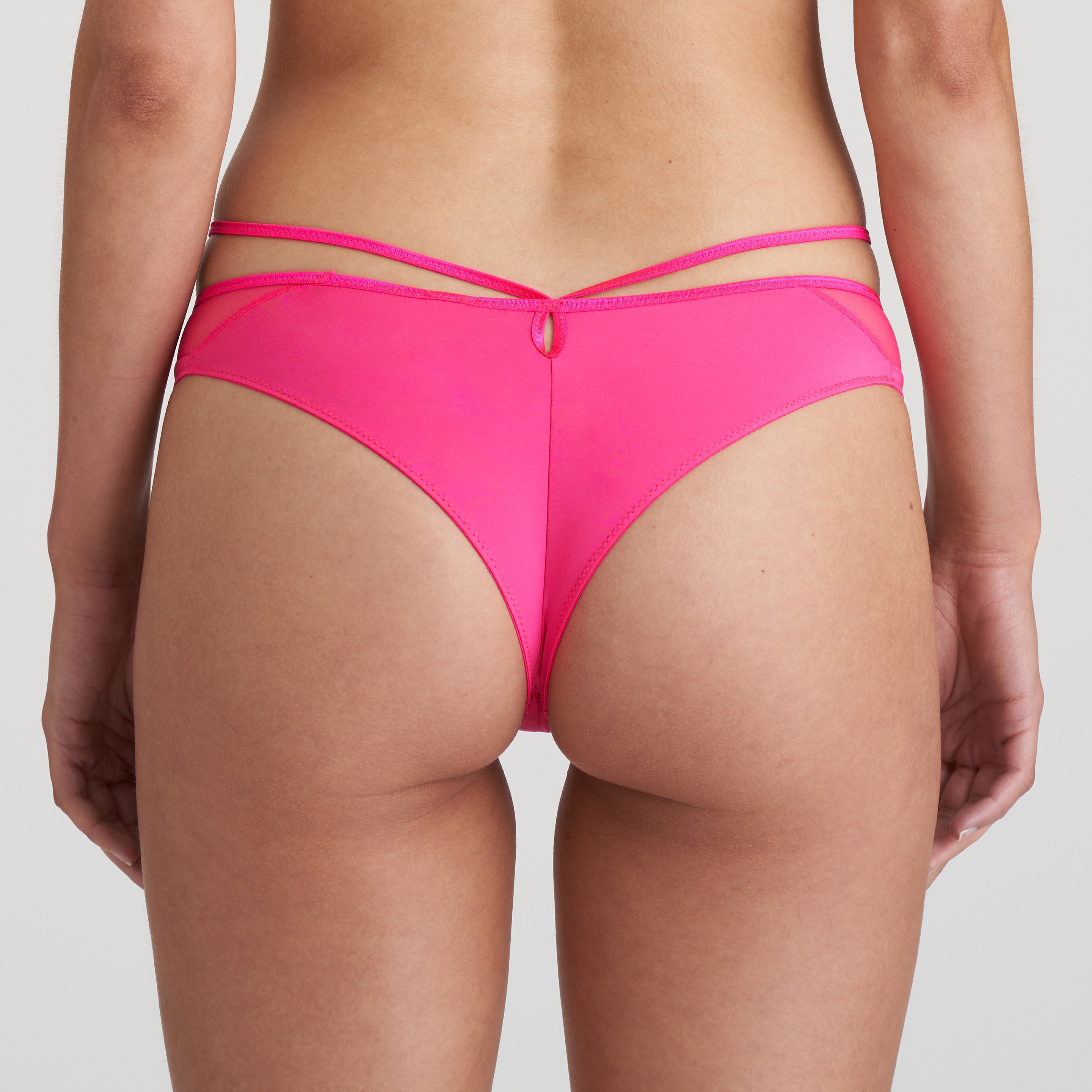 Marie Jo Tahar Thong (0622310) Blogger Pink