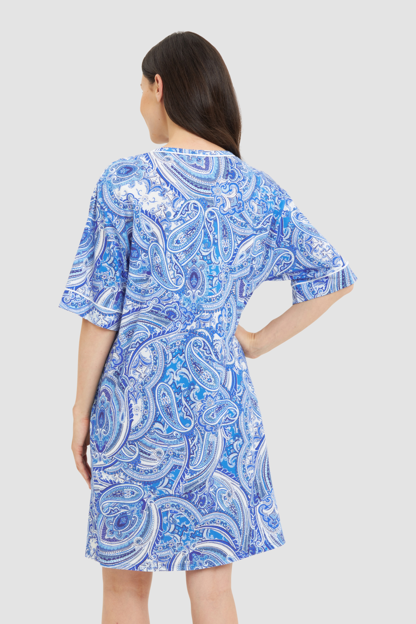 Rösch Nightgown back view in Big Paisley