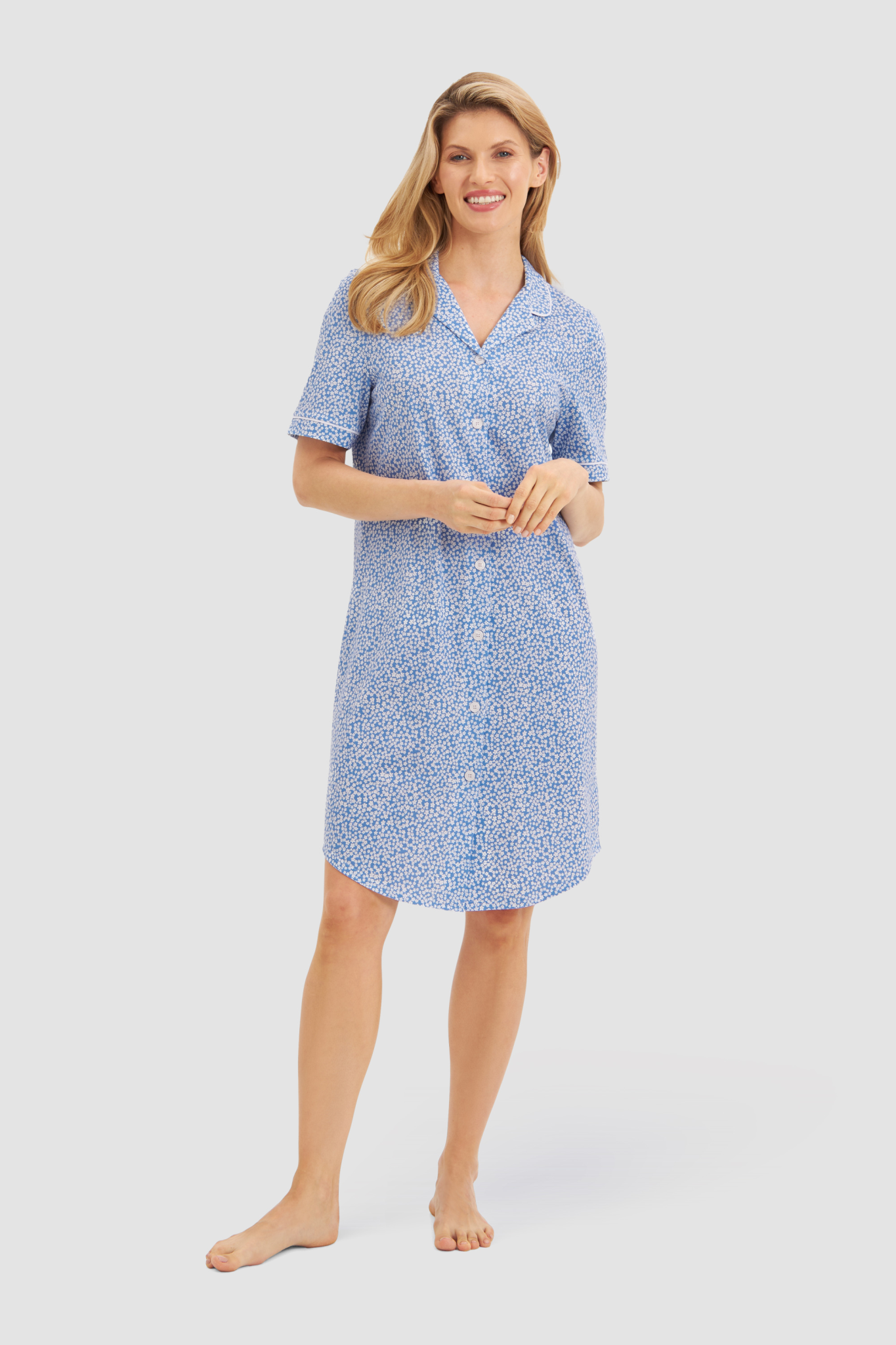 Rösch Nightgown on model in Minimal blue
