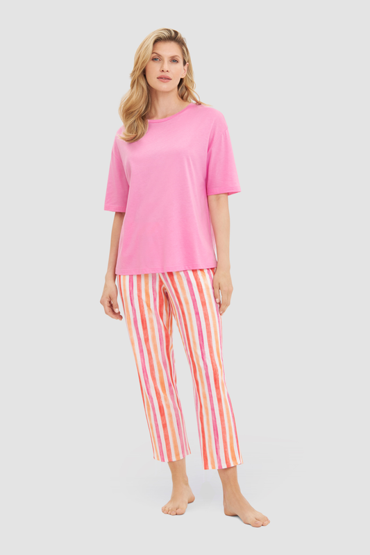 Rösch Lounge Top on model in Pink