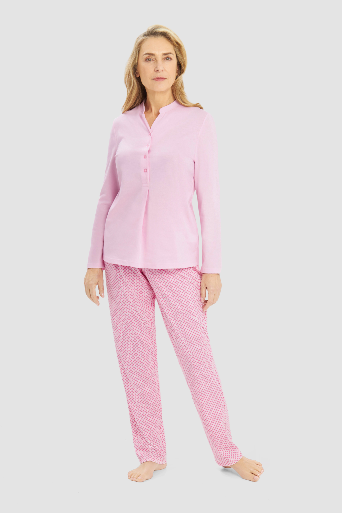 Rösch Pyjamas on model in Minimal Print