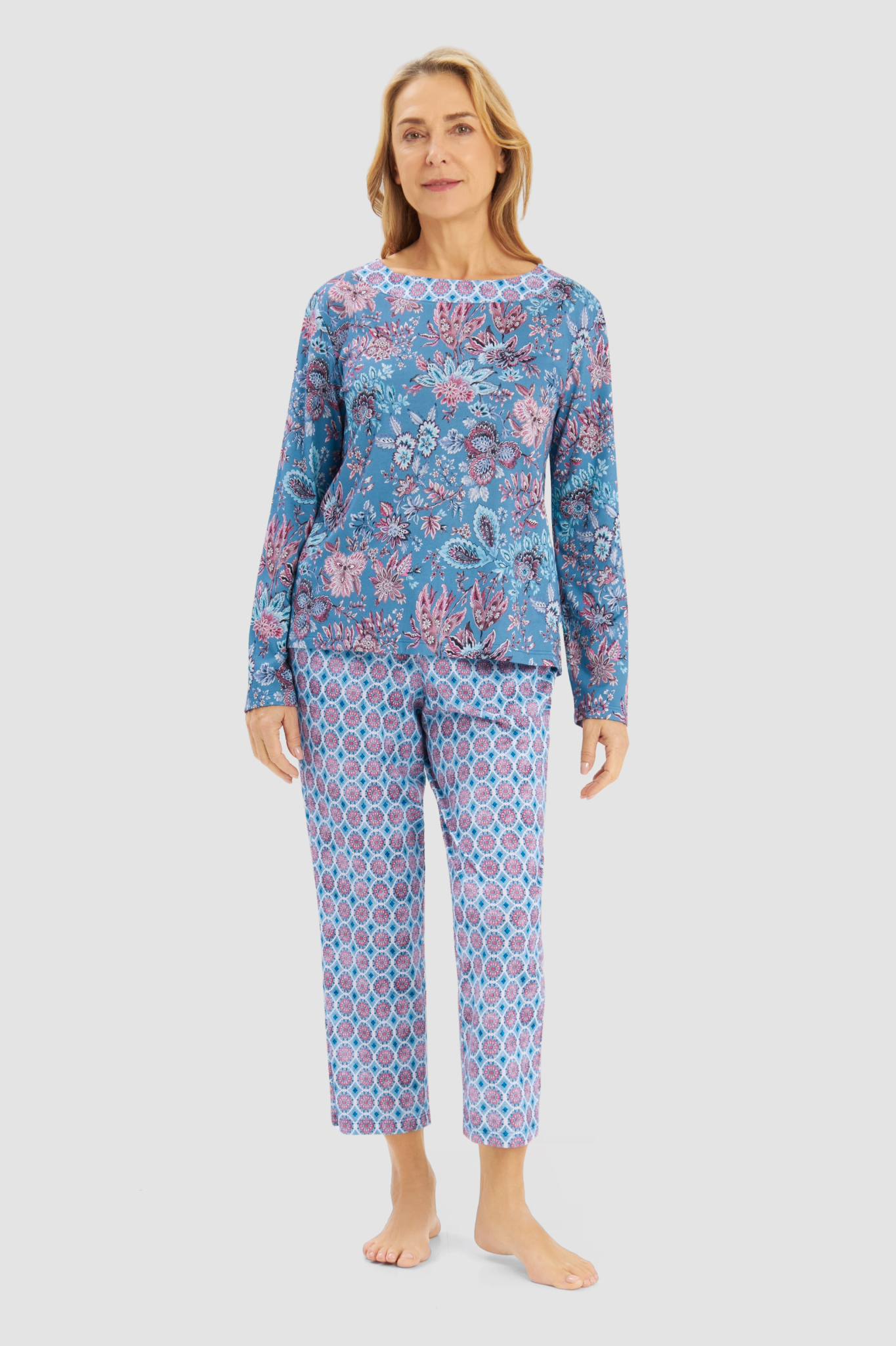 Rösch Lounge Top on model in Ornamental Print