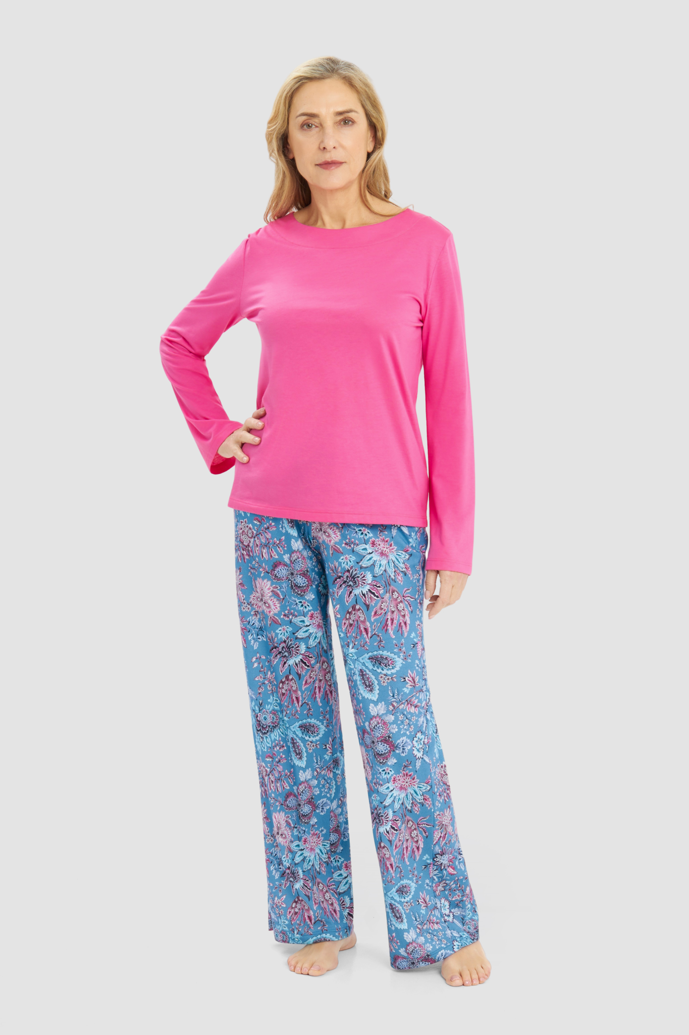 Rösch Lounge Top on model in Pink