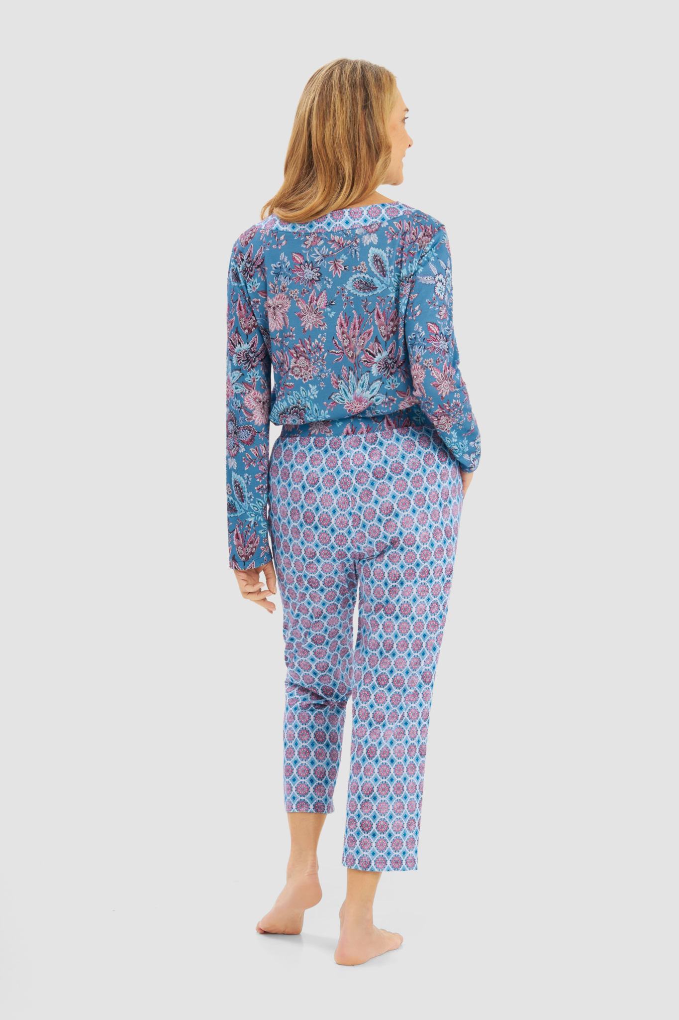 Rösch Lounge Pants back view in Graphic Print