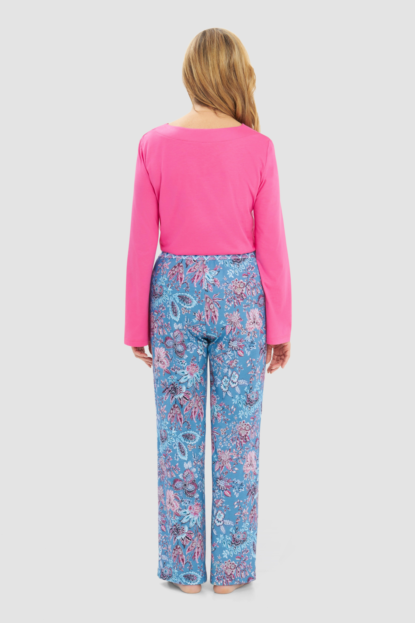 Rösch Lounge Pants back view in Ornamental Print