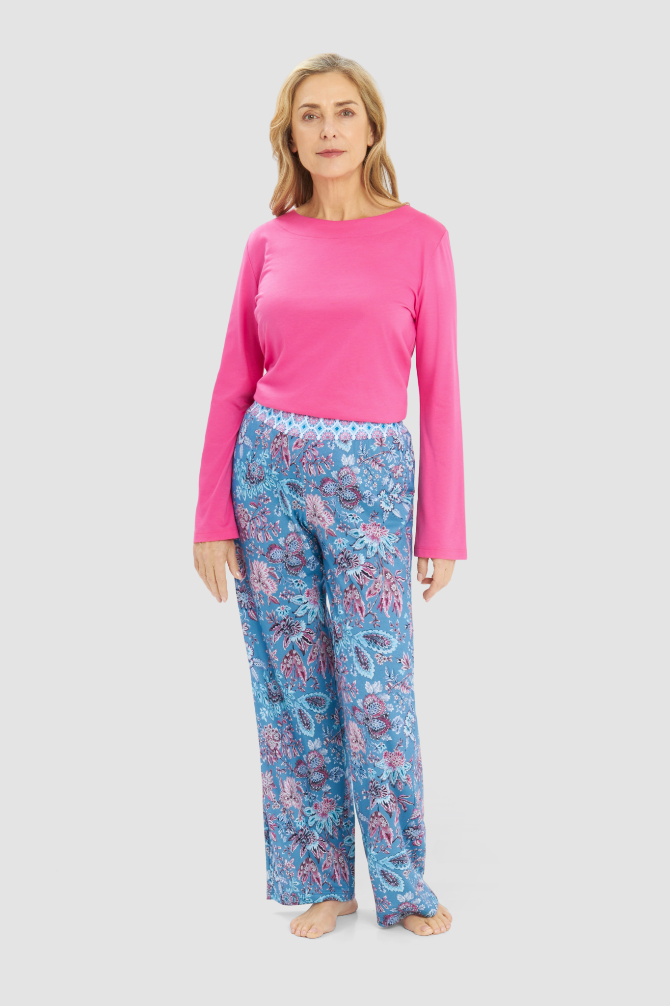 Rösch Lounge Pants on model in Ornamental Print