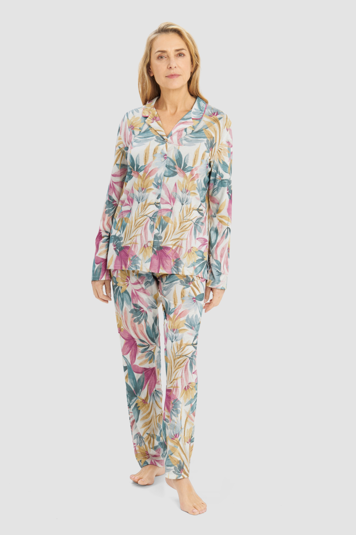 Rösch Pyjamas on model in Multicolor Leaves