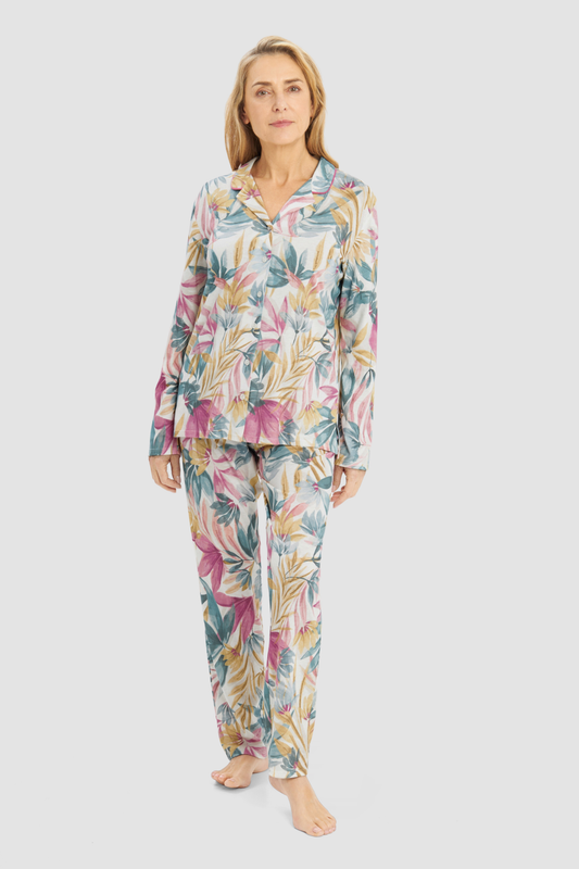 Rösch Pyjamas on model in Multicolor Leaves