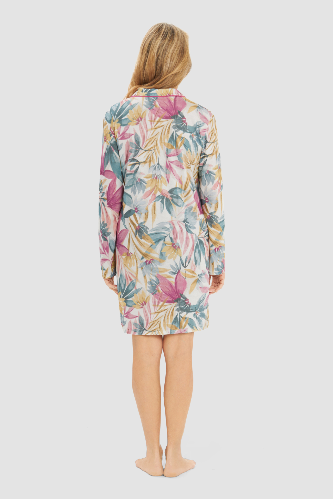 Rösch Nightgown back view in Multicolor Leaves