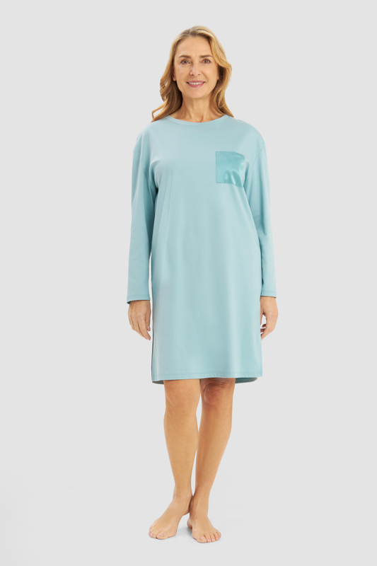 Rösch Nightgown on model in Mint