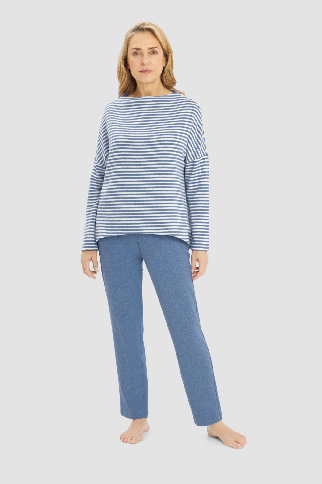 Rösch Lounge Set on model in Ringlet Blue