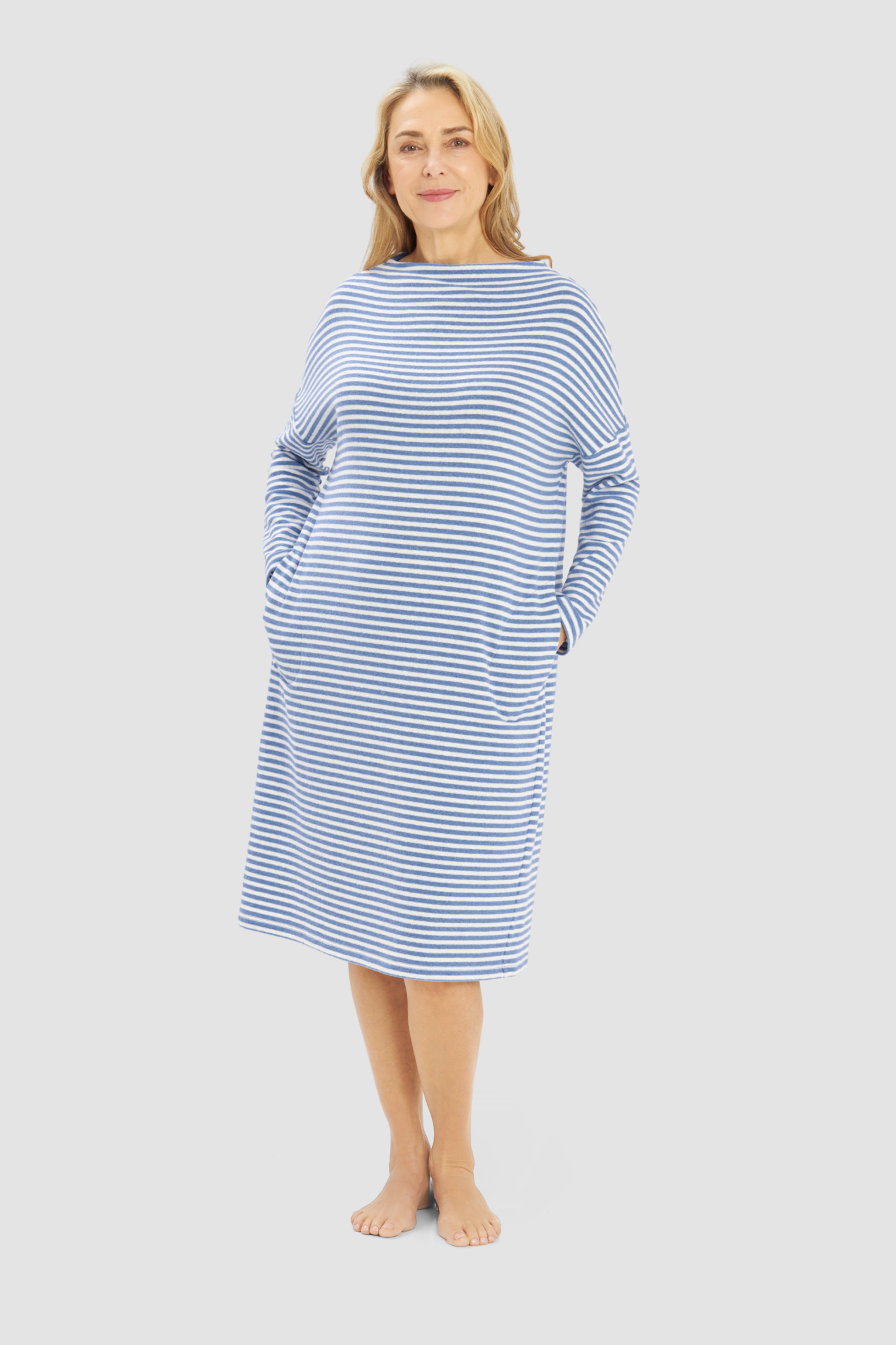 Rösch House Dress on model in Ringlet Blue