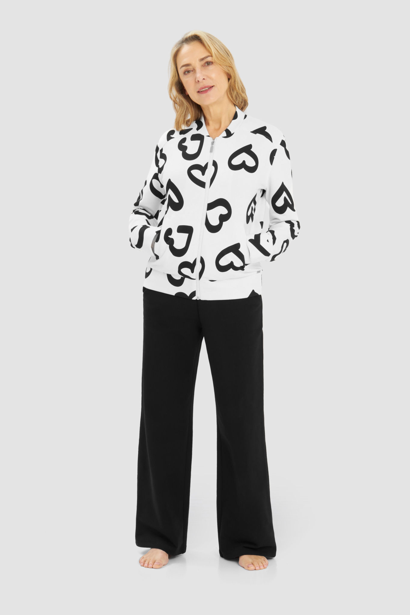 Rösch Lounge Jacket on model in Hearts
