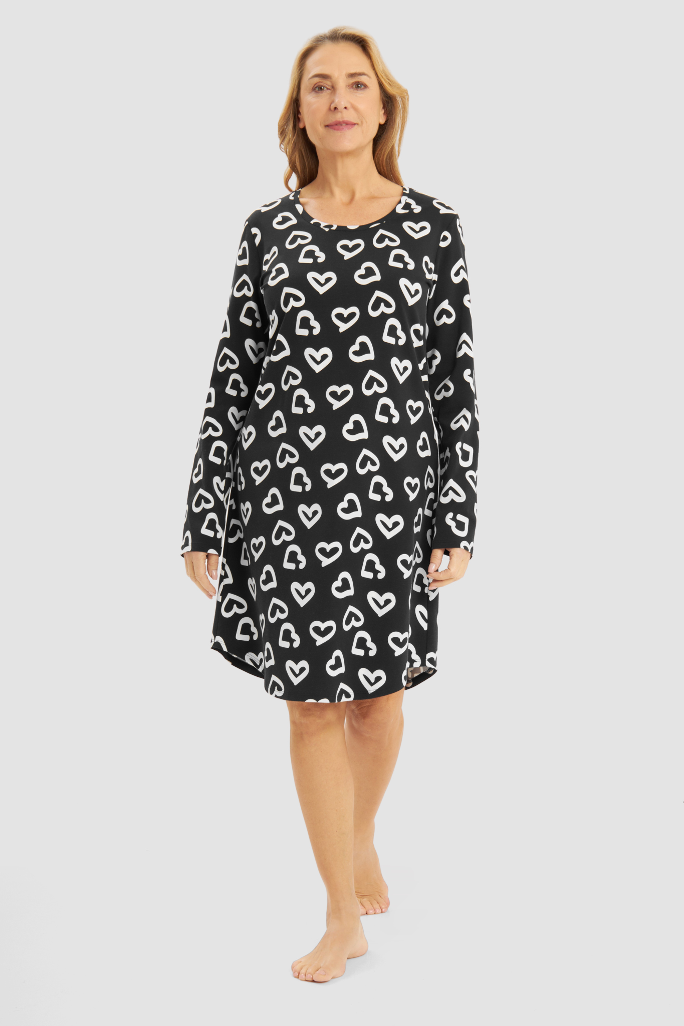 Rösch Nightgown on model in Hearts Black