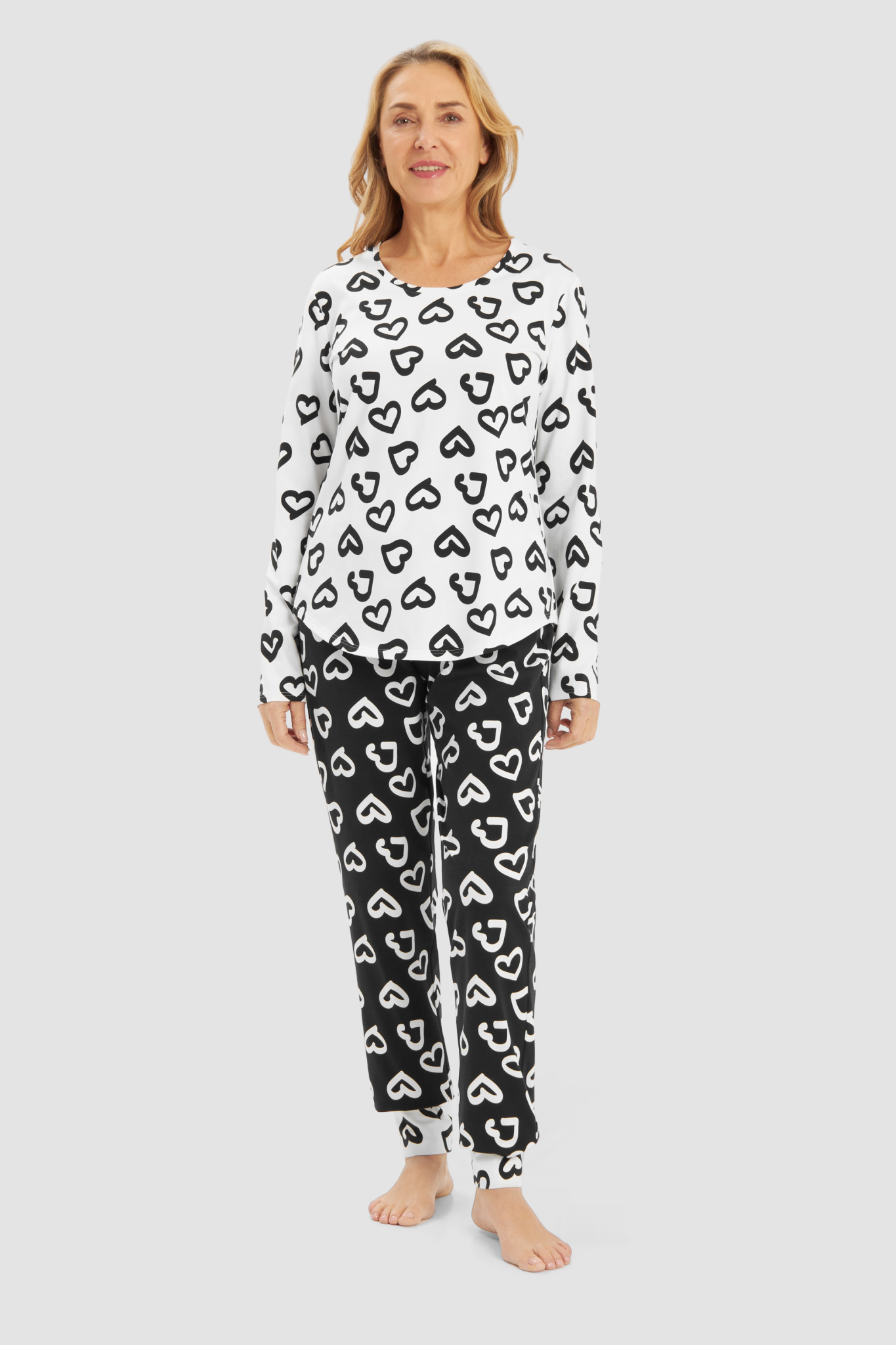 Rösch Lounge Top on model in Hearts Offwhite