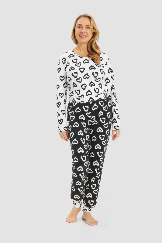 Rösch Lounge Pants on model in Hearts Black