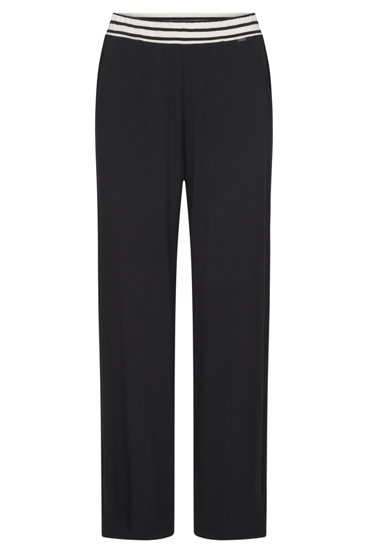 Rösch Lounge Pants front view in Black