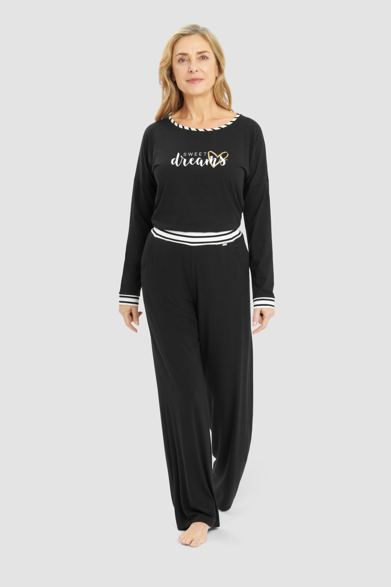 Rösch Lounge Pants on model in Black
