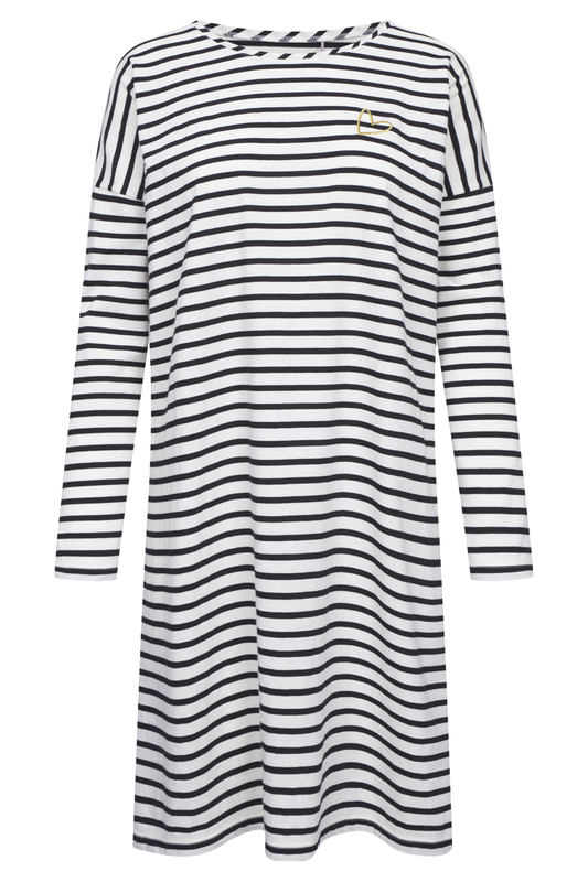 Rösch Nightgown front view in Ringlet Black