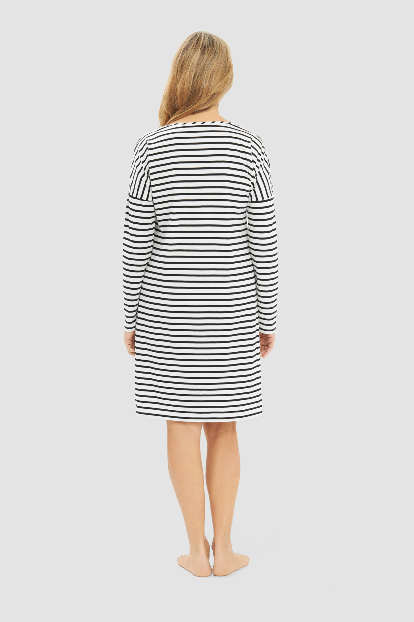 Rösch Nightgown back view in Ringlet Black