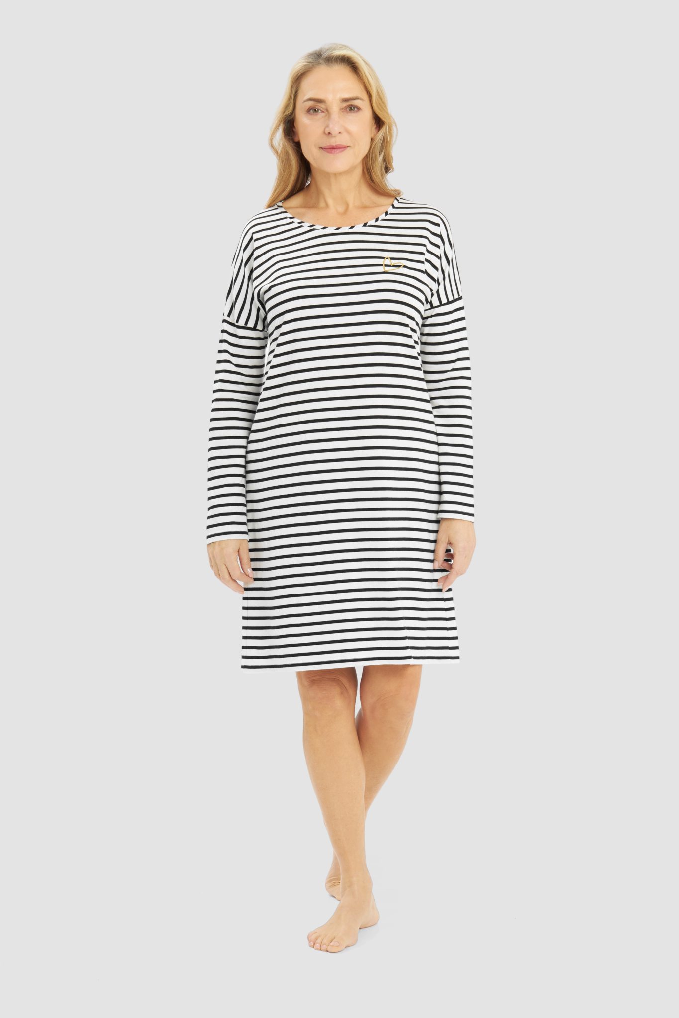 Rösch Nightgown on model in Ringlet Black
