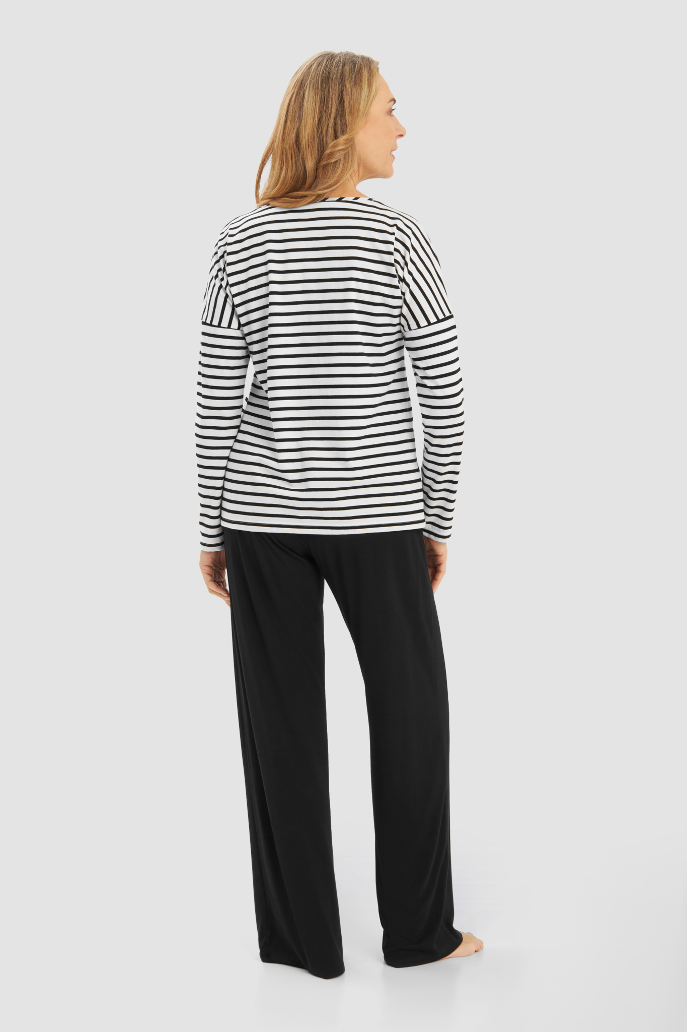 Rösch Lounge Top back view in Ringlet Black