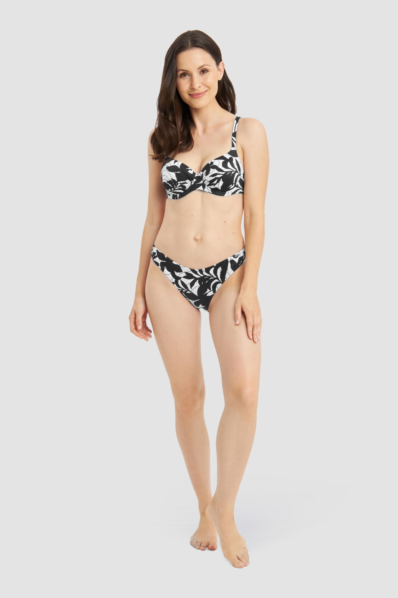 Rösch Lounge Top on model in Black Leaves