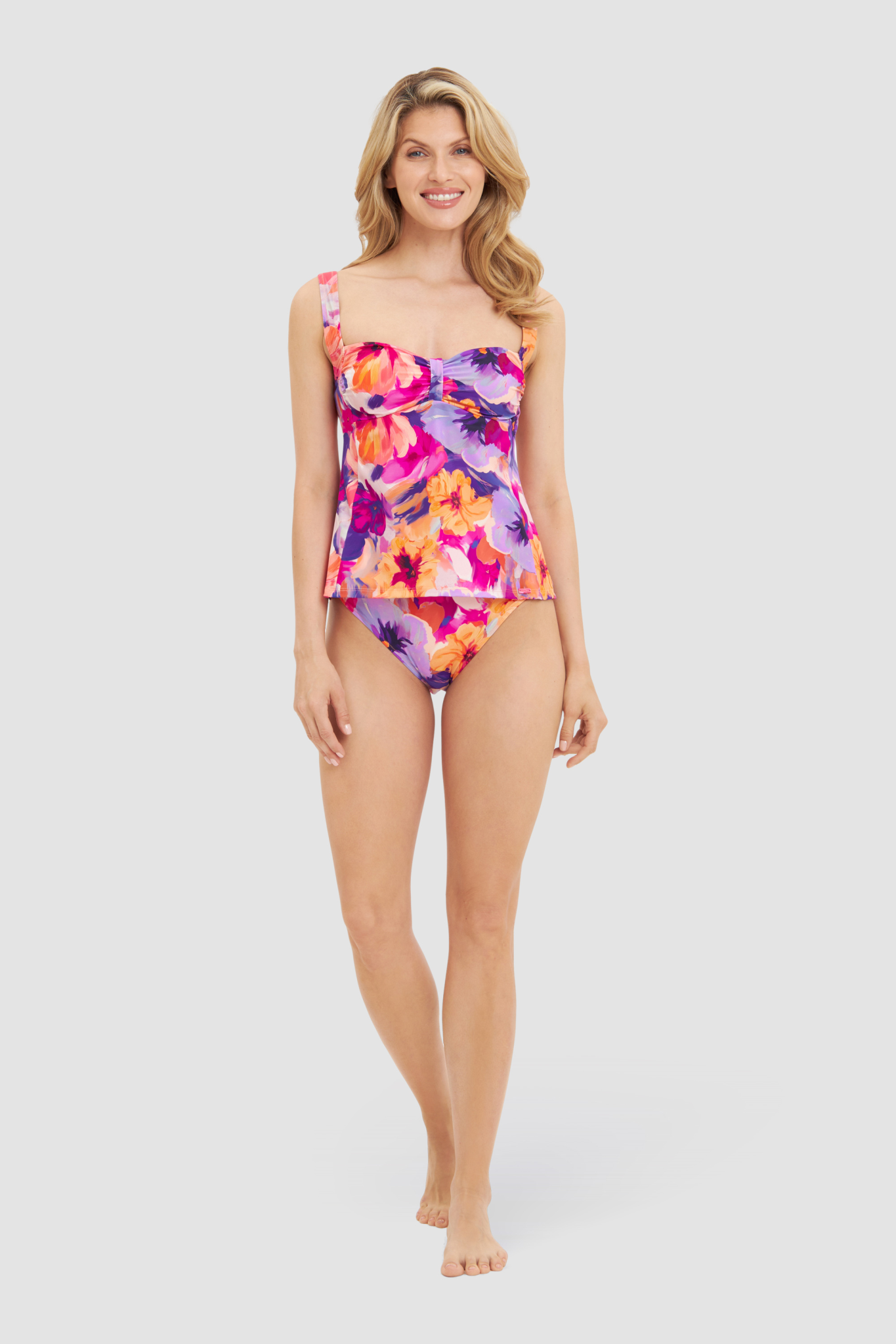 Rösch Lounge Top on model in Fresh Flower