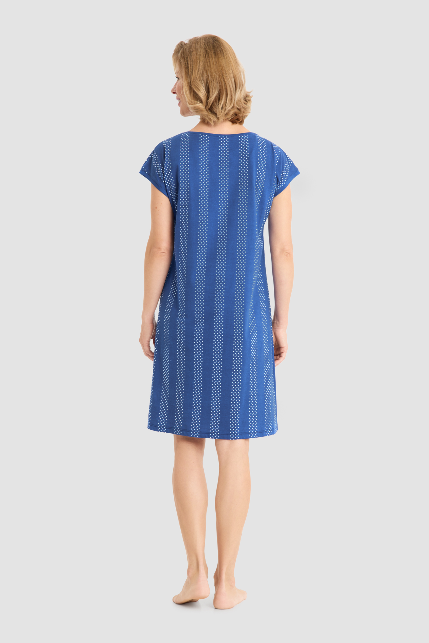 Rösch Nightgown back view in Graphic Dots