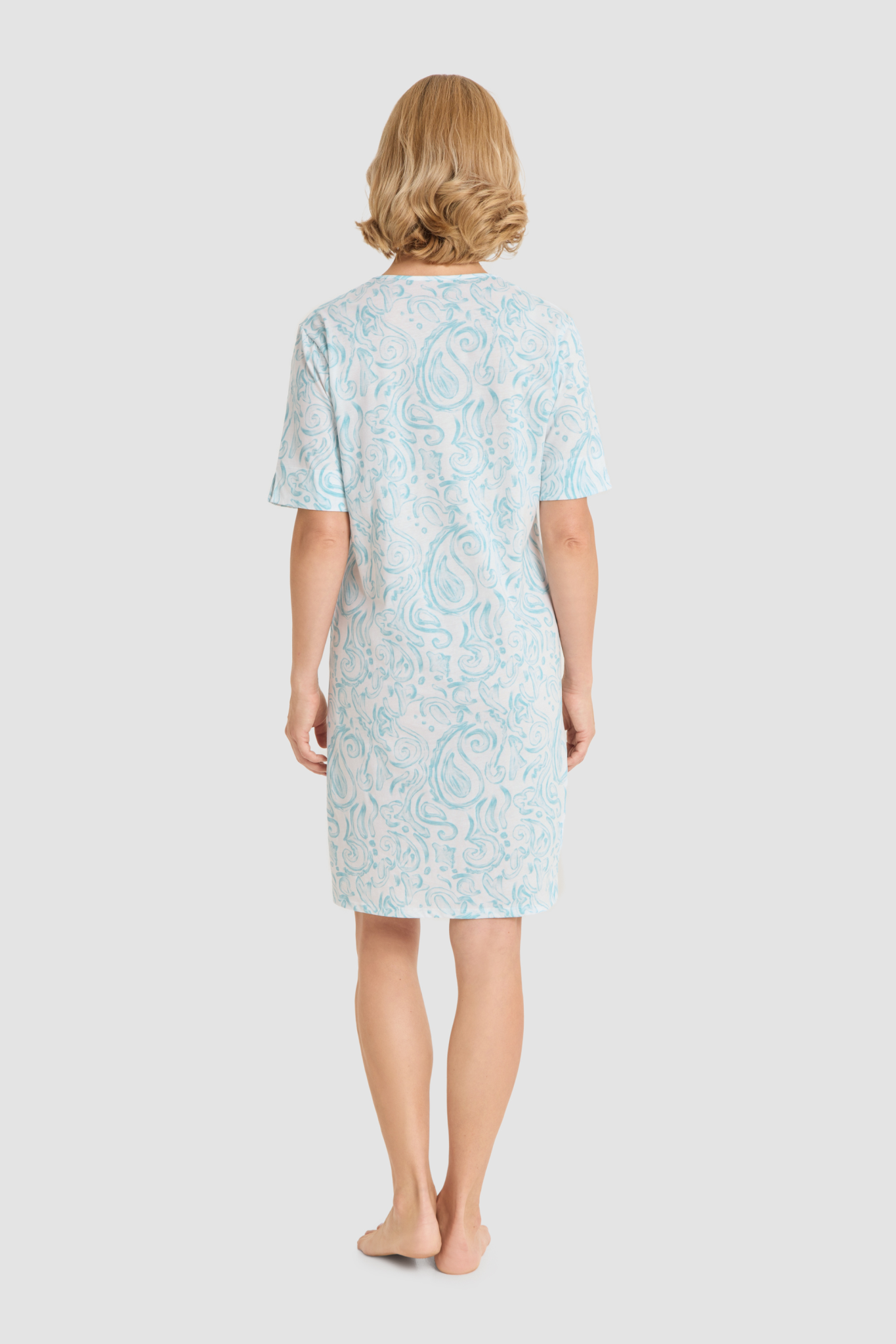 Rösch Nightgown back view in Big Paisley