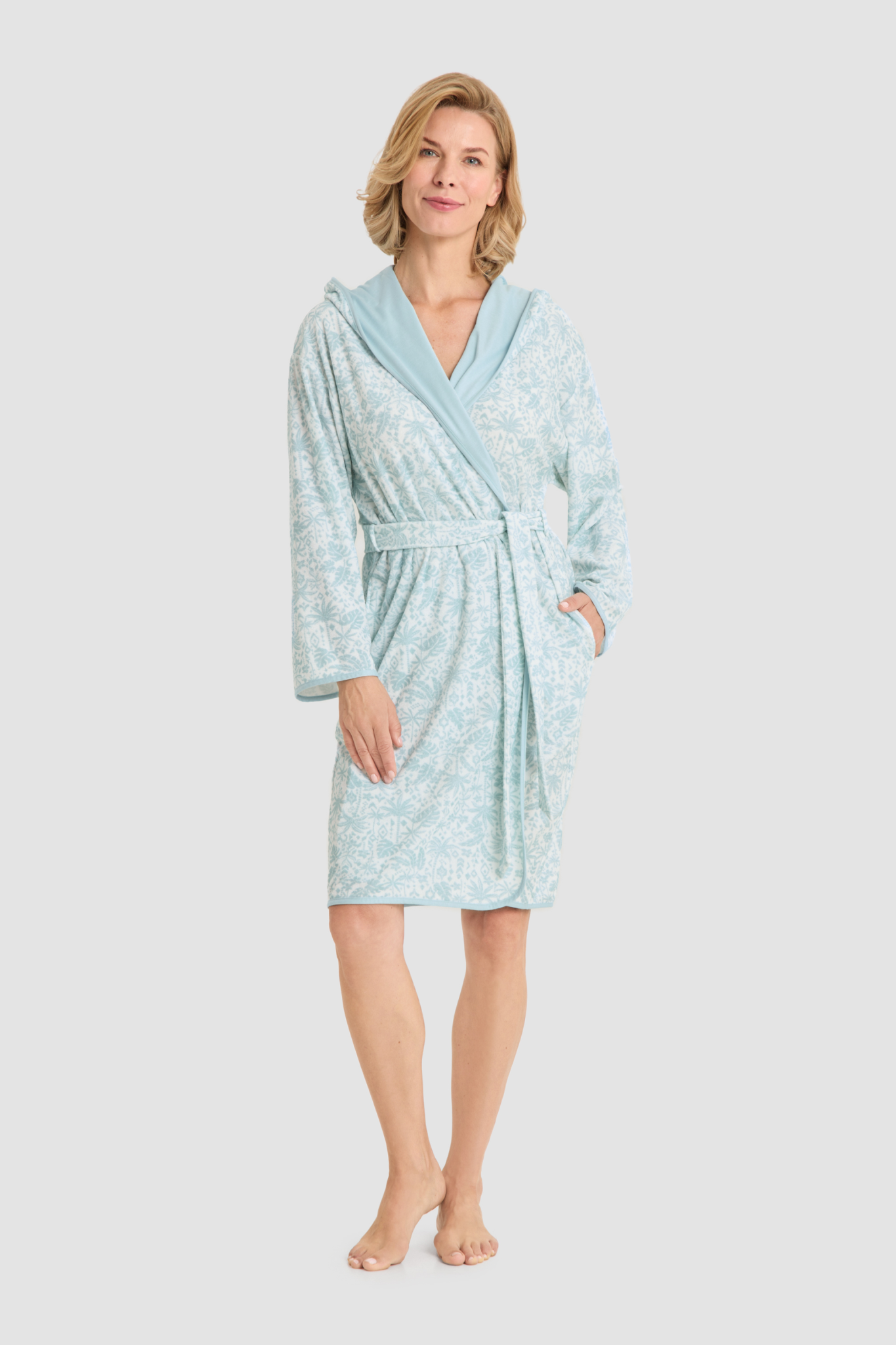 Rösch Robe on model in Cool Mint